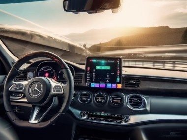 奔驰V6商务车，动态选择功能键助力精准驾驶